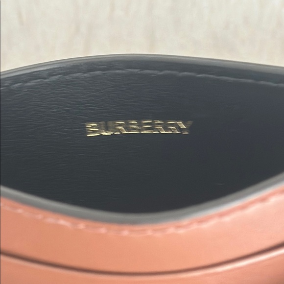 LIKE NEW Burberry Sandon Check Card case - Picture 4 of 7